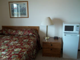 Basic Single Queen Room Flathead Lake Inn